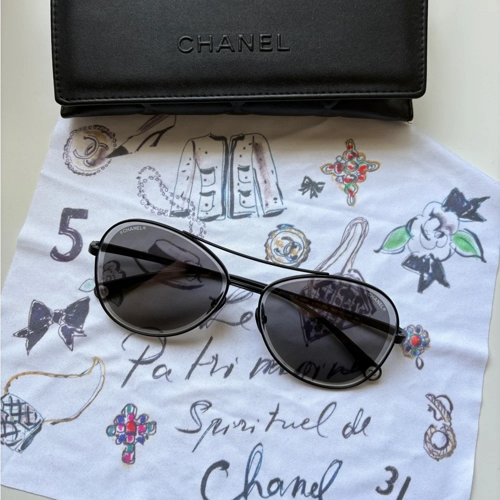 Chanel sunglasses 4260, pilot style, like new